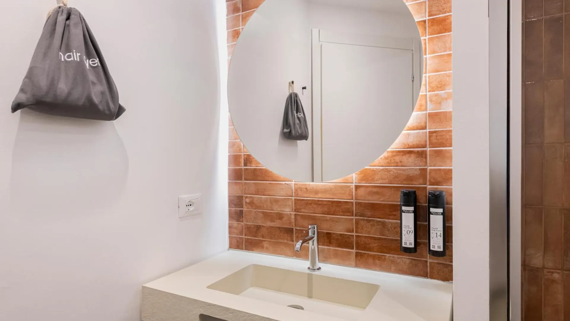 Relstay - Assarotti Suites Genoa Italy
